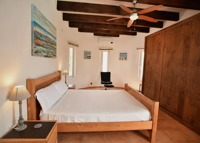 Doce Palmeras, Stunning In Beautiful Gardens *