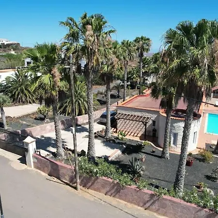 Villa Doce Palmeras, Stunning In Beautiful Gardens