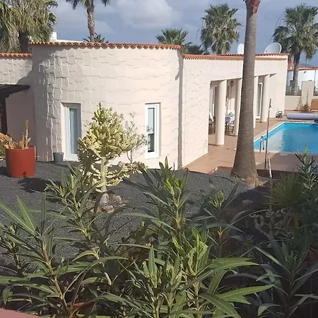 Villa Doce Palmeras, Stunning In Beautiful Gardens La Oliva