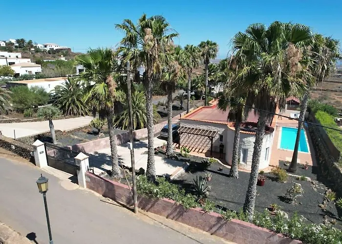 Villa Doce Palmeras, Stunning In Beautiful Gardens