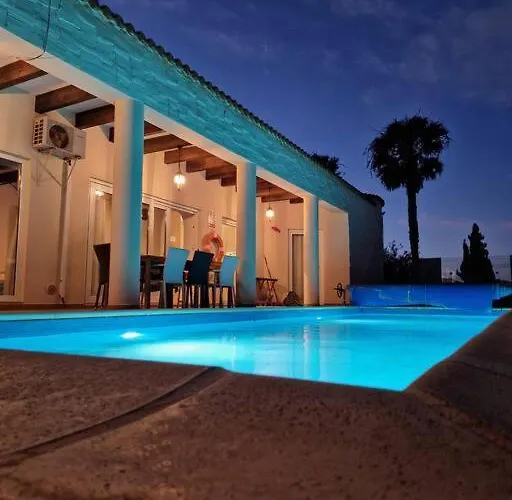 Doce Palmeras, Stunning In Beautiful Gardens Villa