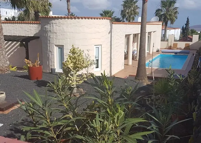 Villa Doce Palmeras, Stunning In Beautiful Gardens La Oliva