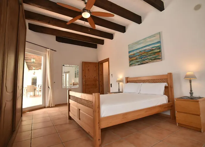 Villa Doce Palmeras, Stunning In Beautiful Gardens