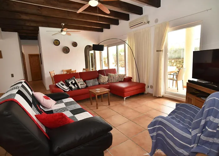 Villa Doce Palmeras, Stunning In Beautiful Gardens